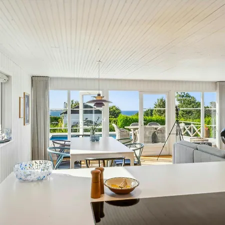 With View And Pool On South Funen 別荘 *